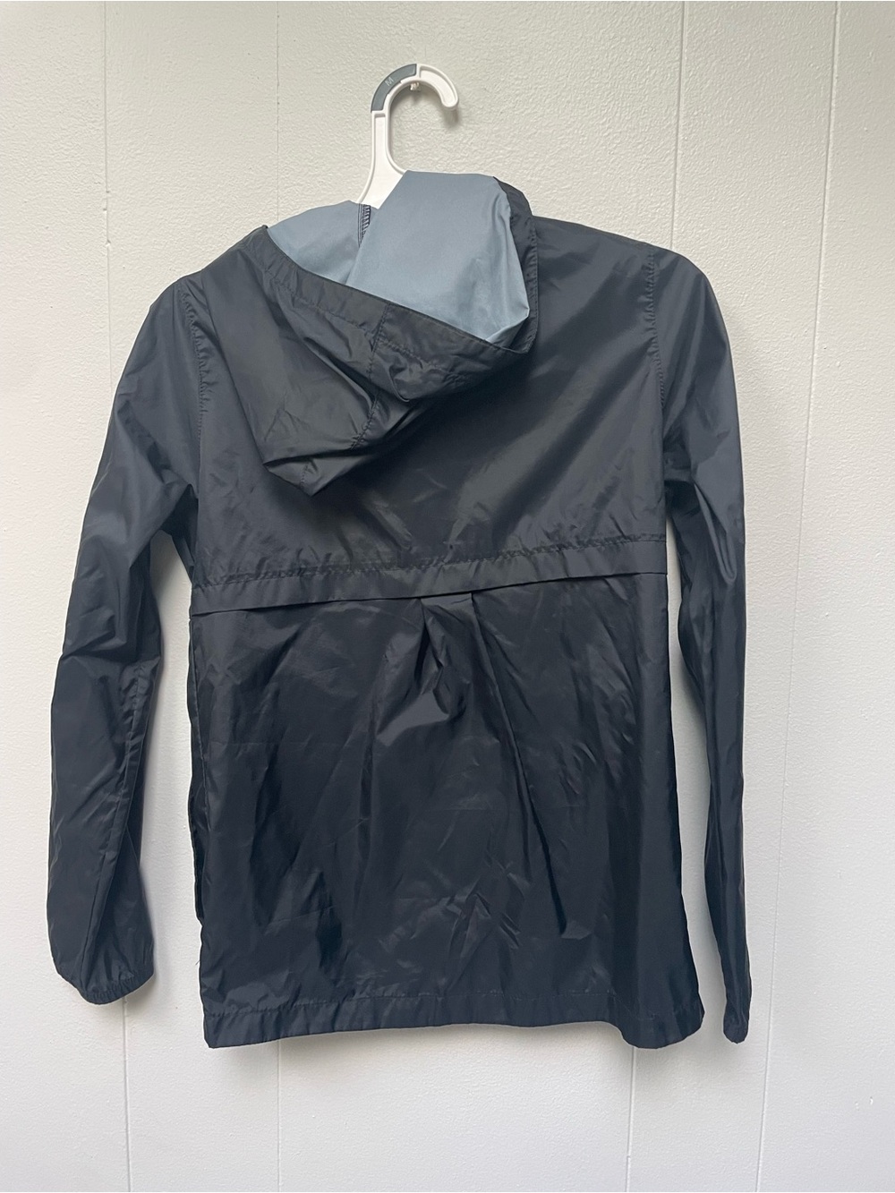 Columbia black windbreaker size medium 10/12